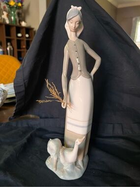 Vintage Lladró Porcelain Figurine “Girl with Geese”, #1035
